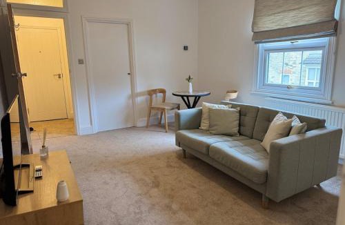 Bedford Apartment | Spacious 1BR Apt near Bedford Stn & Town Centre