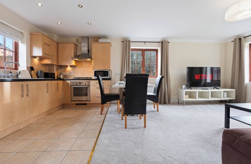 Milton Keynes Apartment | Spacious 2-Bed, Free Parking , Near Hospital & Open University