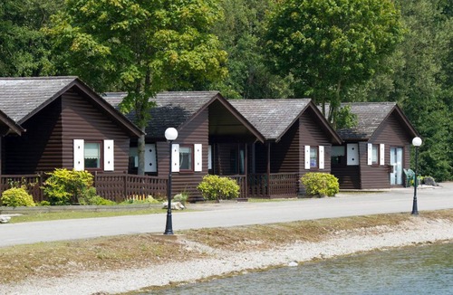 Carnforth Cabin | Spacious 2-Bed Lodge | Lakeside Resort | Sleeps 6
