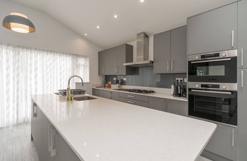Kingsbury House | Spacious 2 Bedroom House in Kingsbury NW London