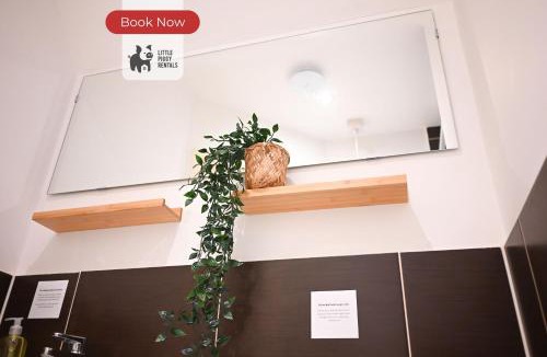 Cranfield Apartment | Spacious 2 Bedroom Balcony Flat with Parking and Fast WiFi