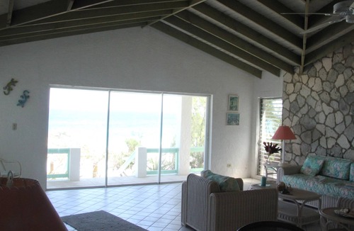 Stella Maris Villa | Spacious 2 bedroom- oceanfront Villa in Stella Maris