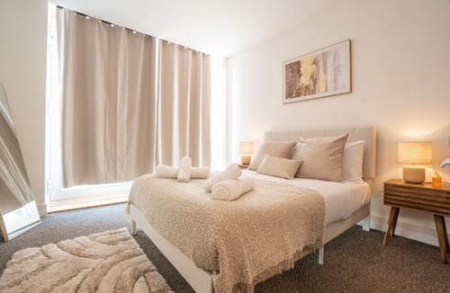 Leicester City Centre Apartment | Spacious 2-Bedroom City Centre Apartment with Ensuite