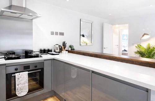 Bedford Apartment | Spacious 2BR Bradford Home for 6