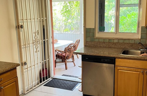 Freeport House | Spacious 3 Bed, 2 Bath Winter escape, near beach, includes car