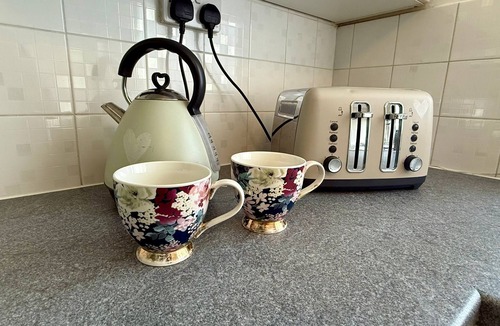 Wolverhampton House | Spacious 3-Bed House with Parking, WiFi & Garden