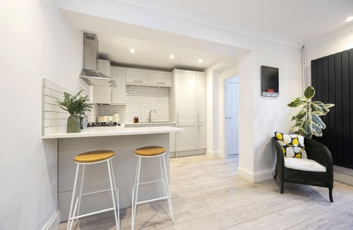 Montpellier House | Spacious 3-Bed Period Home Near Bath Road