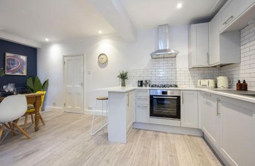 Montpellier House | Spacious 3-Bed Period Home Near Bath Road