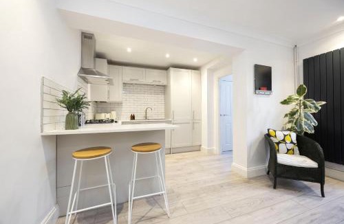Montpellier House | Spacious 3-Bed Period Home Near Bath Road