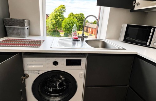 Wallasey Apartment | Spacious 3-Bed Seaside Retreat – Walk to Beach, Sleeps 6, Free Parking