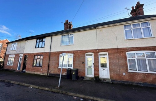 Stowmarket House | Spacious 3-Bed Terrace, Great Links