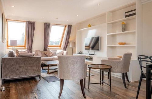 South Kensington Apartment | Spacious 3-bedroom apartment in marvelous London with AC