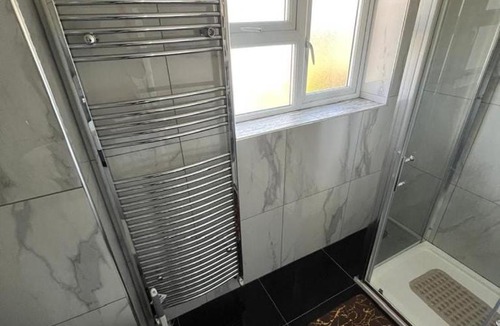 Thamesmead House | Spacious 3 bedroom house close to local amenities in Thamesmead