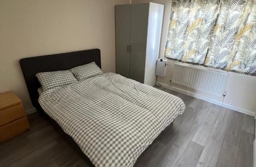 Thamesmead House | Spacious 3 bedroom house close to local amenities in Thamesmead