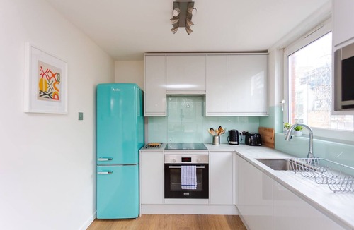 St Luke's Apartment | Spacious 3BD Duplex Steps from Old Street Station