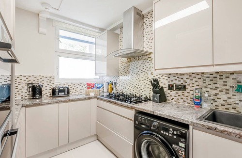Somers Town Apartment | Spacious 3BR Family Apt Regent's Park | Sleeps 8|Great Transport| Central London