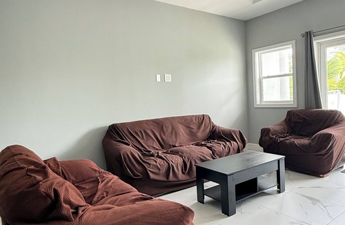 Nassau House | Spacious 3BR home, 2 min walk to Saunders Bch with amazing turquoise ocean views
