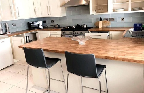 Bedford House | Spacious 3BR Home in Bedford for Big Groups