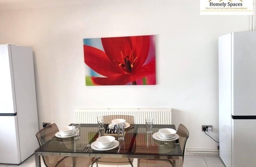 Bedford House | Spacious 3BR Home in Bedford for Big Groups
