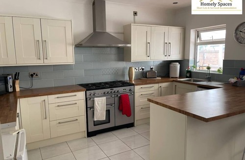 Bedford House | Spacious 3BR Home in Bedford for Big Groups