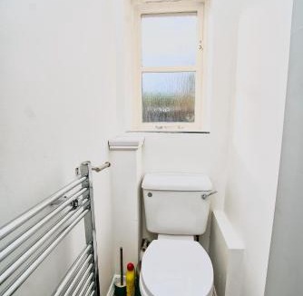 Milton Keynes House | Spacious 4 Bed Detached with Free Parking Sleeps 11