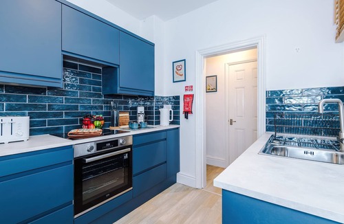 Crewe House | Spacious 4 Bed Home in Crewe, Perfect for Groups!