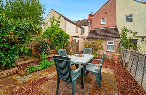 Wolverhampton House | Spacious 4‑Bed Home WV1 Family & Contractor Friendly