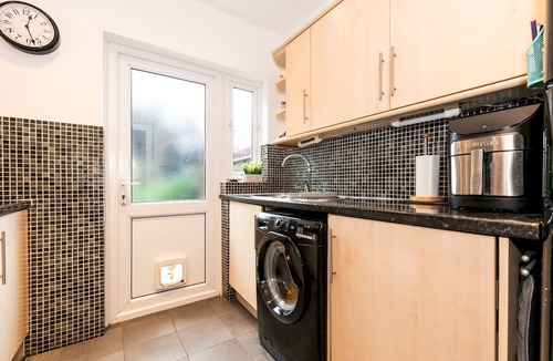 New Eltham House | Spacious 4-Bed House Direct Link to Central London - Pass the Keys