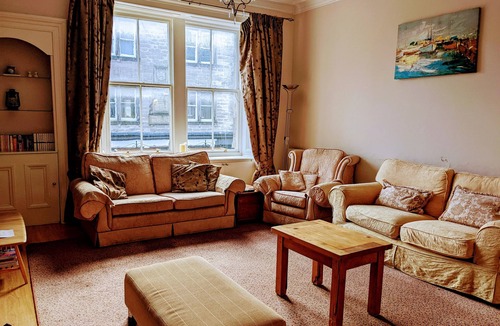 Jedburgh Apartment | Spacious 4 Bed Maisonette on Scottish Borders High Street