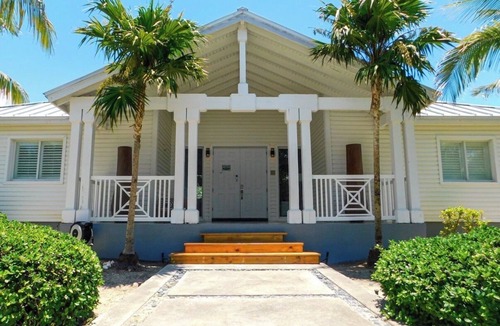 Alice Town House | Spacious 4-bedroom villa with 90ft dock in Bimini Bay Resort