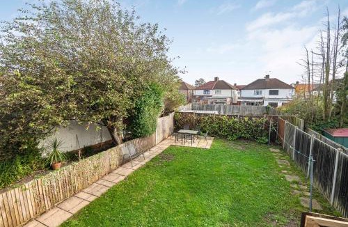 Kenton East House | Spacious 4 Bedroom Home, Prime Location, Parking