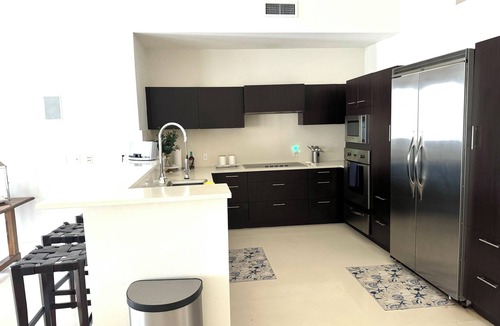 North Bimini House | Spacious 4-bedroom house with WiFi, AC, & Filtered Water. 40ft floating Dock