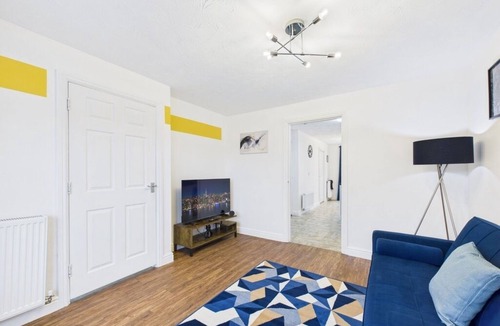 Corby House | Spacious 5 Bed 3 Baths Contractor Hub Parking Fast Wi-Fi Smart TV's - Corby