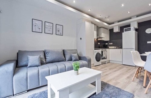 Banbury House | Spacious 5-bed Banbury House near Spiceball Park