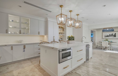 Eastern Road House | Spacious 5-bedroom House With Beach and Pool
