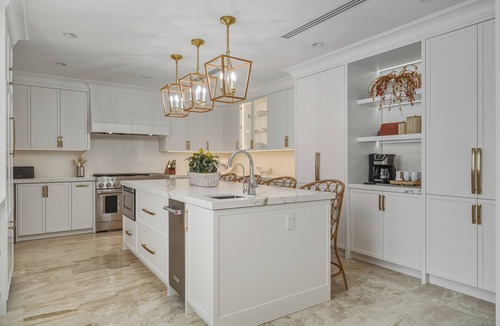 Eastern Road House | Spacious 5-bedroom House With Beach and Pool