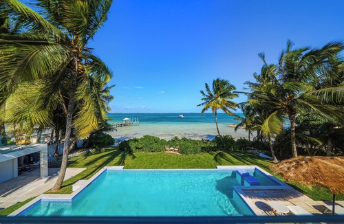 Eastern Road House | Spacious 5-bedroom House With Beach and Pool