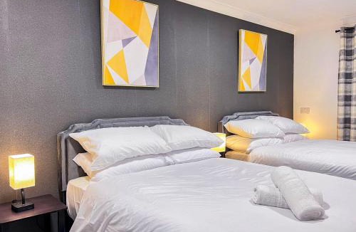 Luton Apartment | Spacious 5 Bedroom Near Airport