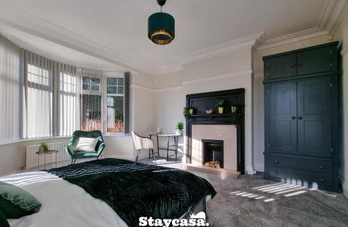 Oadby House | Spacious 5BR Leicester Home Sleeps 10 Parking!