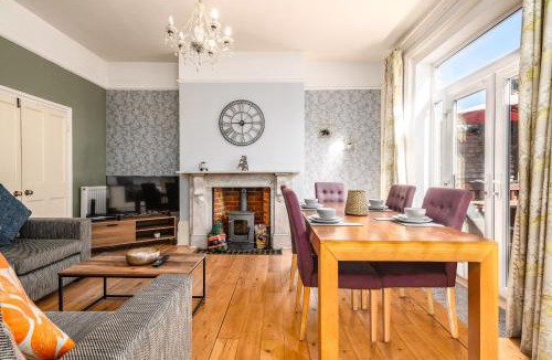 Bedford House | Spacious 6 Bed Home in Central Bedford w Parking