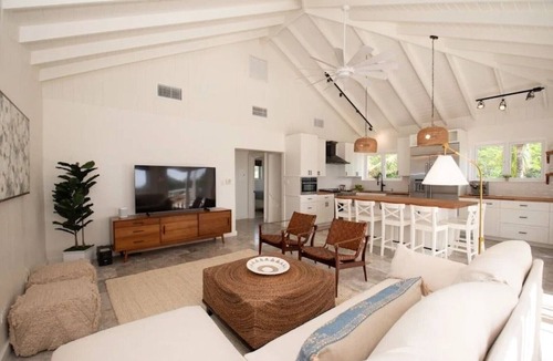 Nassau House | Spacious 6-bedroom house in charming Nassau with AC