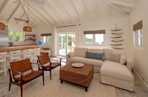 Nassau House | Spacious 6-bedroom house in charming Nassau with AC