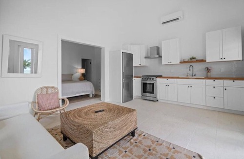 Nassau House | Spacious 6-bedroom house in charming Nassau with AC