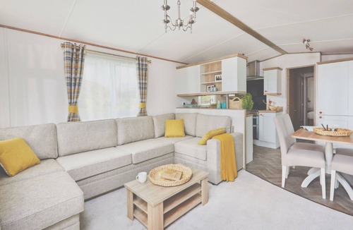 Axminster Apartment | Spacious and luxurious 12-foot-wide caravan with one double and one twin.