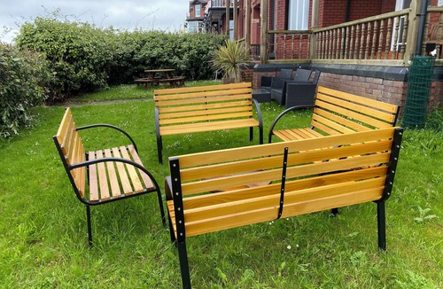 Saltburn-by-the-Sea Apartment | Spacious, beachfront, sea & beach views, games room, garden, firepit, pub next door. Dog-friendly