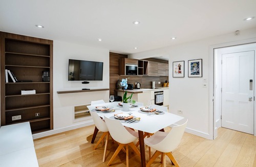 Pimlico House | Spacious, Bright & Cosy ~ Ideal Victoria Location!