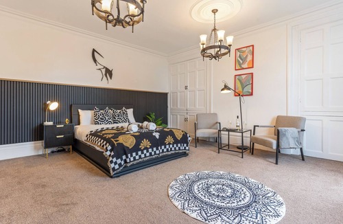 Northway House | Spacious, Cosy Cotswolds Farmhouse with Annex
