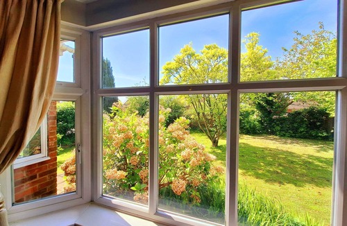 Repps with Bastwick House | Spacious & Dog Friendly Cozy Home by Norfolk Coast