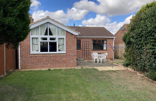 Grantham Cottage | Spacious Detached Bungalow With Ample Parking