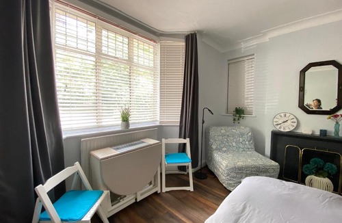 London Borough of Bromley House | Spacious Double Studio-style room